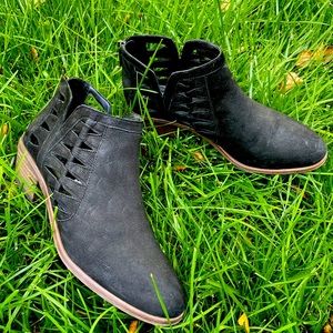 Vince Camuto Peera black suede booties